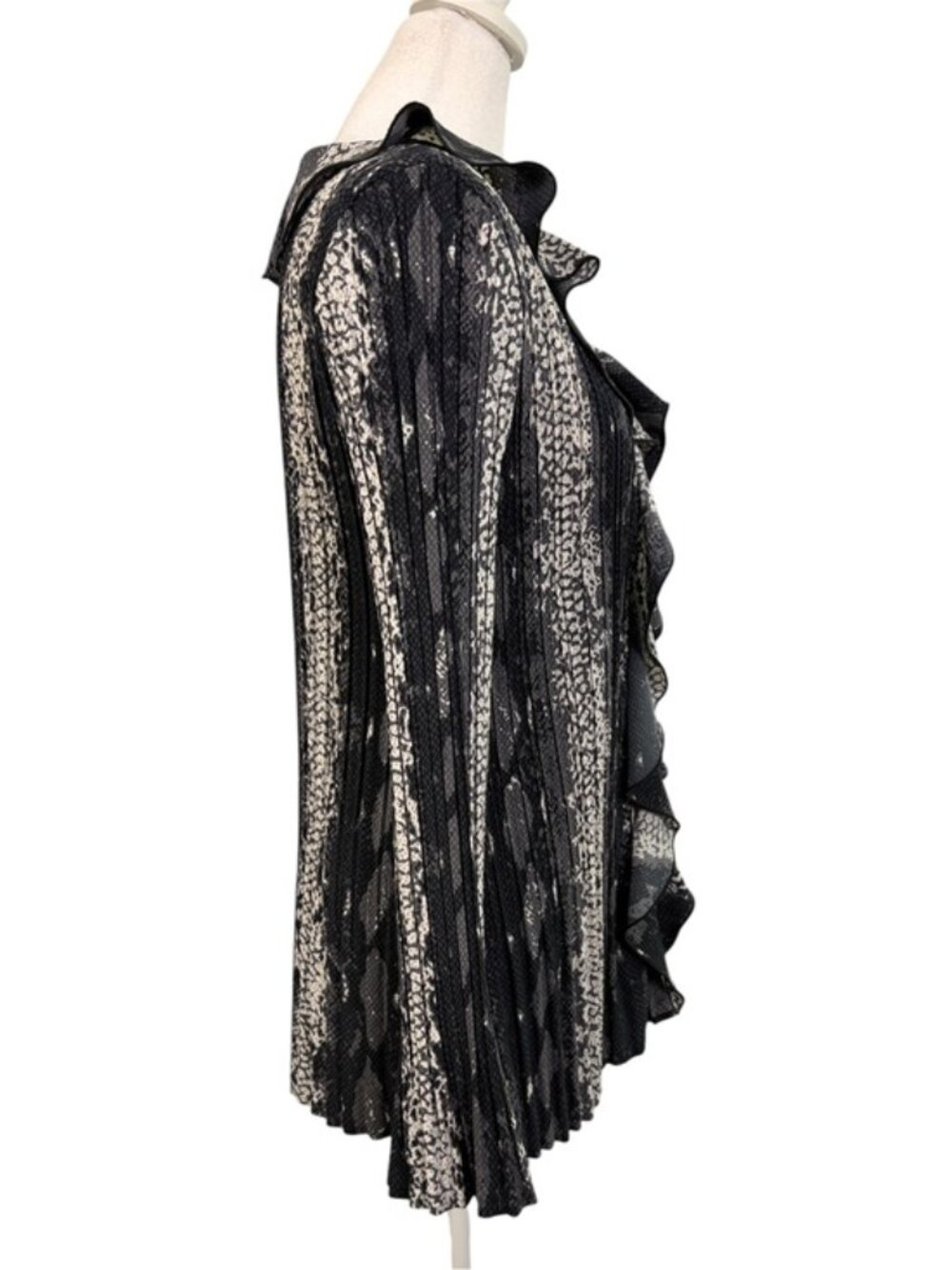 Fred David Stretch Snakeskin Print Ruffle Blouse Large Black Gray Ivory - Picture 6 of 10